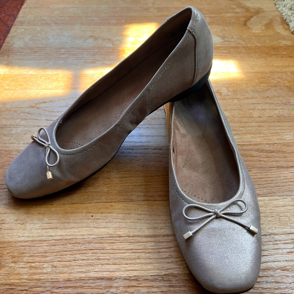 Clarks brand, flats, 9.5, a darker nude/mauve color.